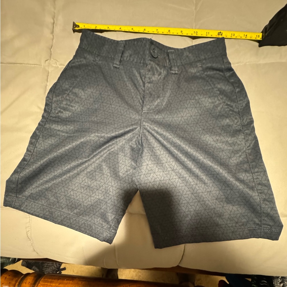 Under Armour Boys Shorts size 10 NWOT